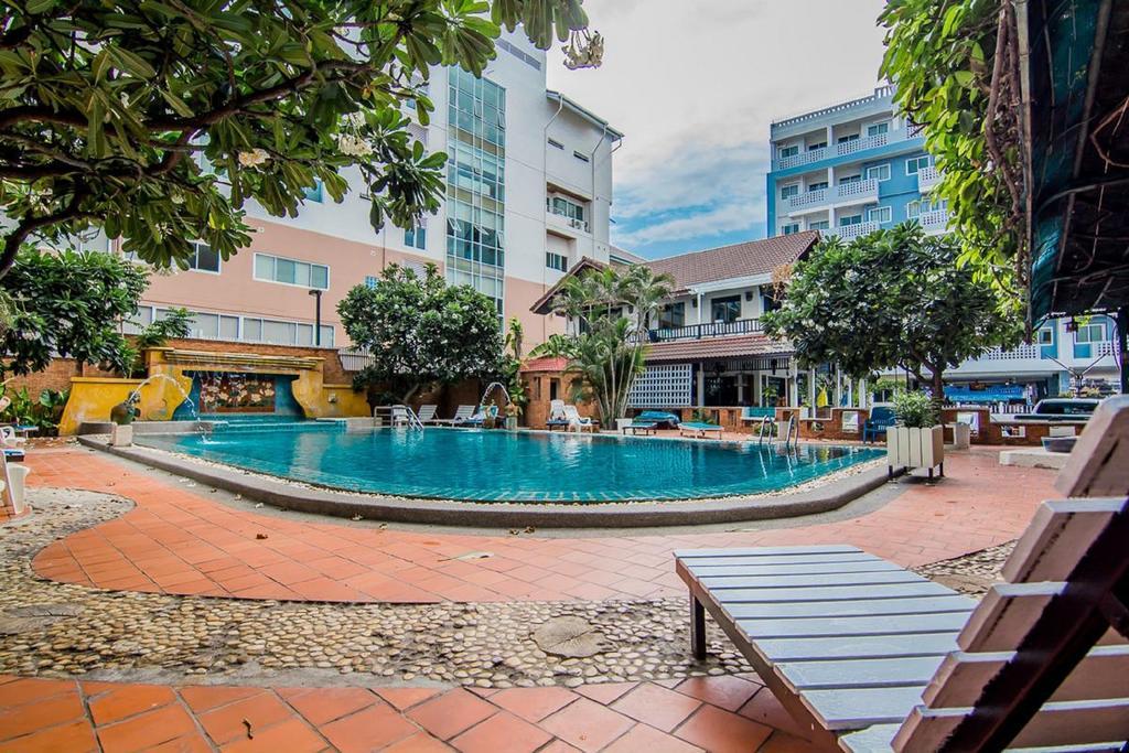 Hotel Sutus Court 4 Pattaya Zewnętrze zdjęcie