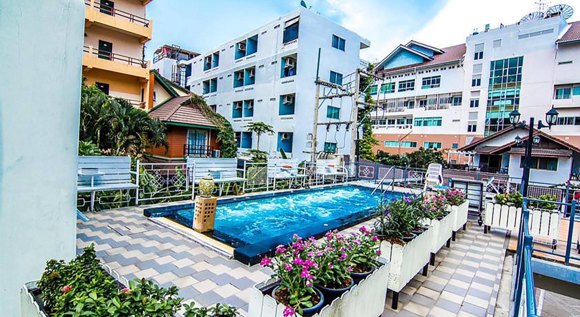 Hotel Sutus Court 4 Pattaya Zewnętrze zdjęcie