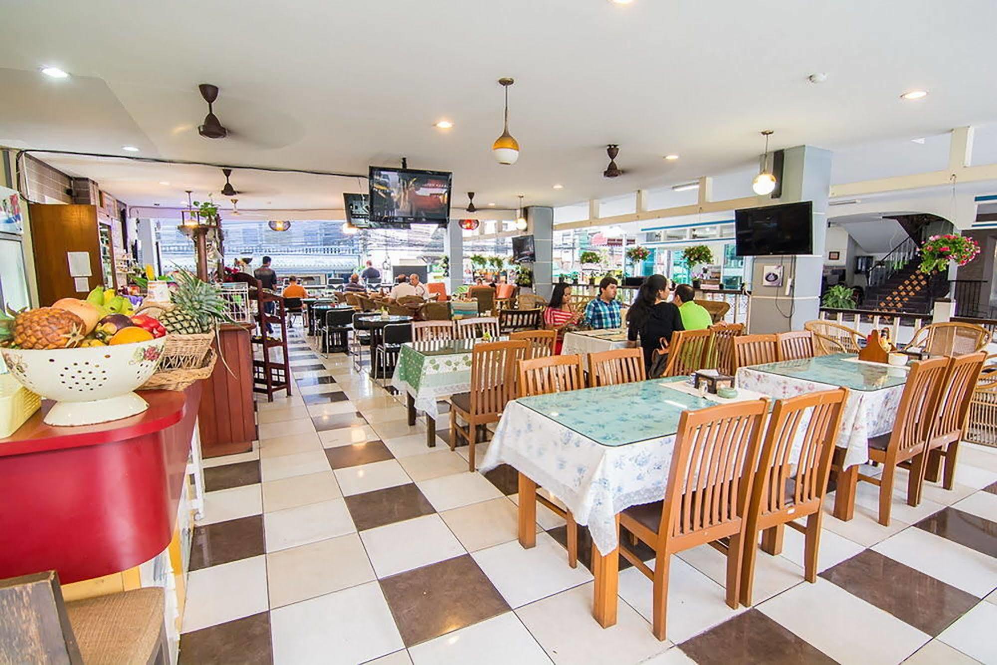 Hotel Sutus Court 4 Pattaya Zewnętrze zdjęcie