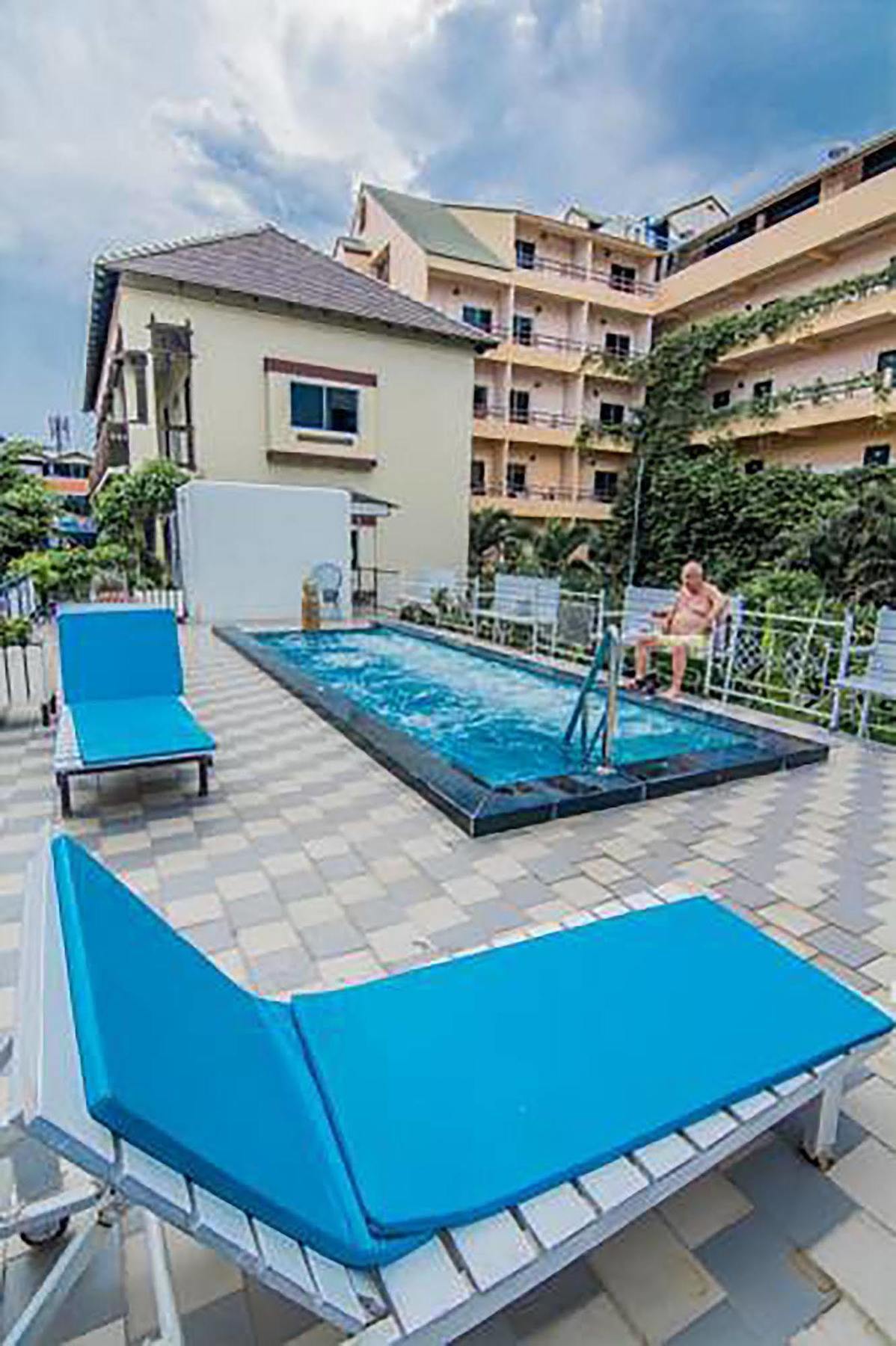 Hotel Sutus Court 4 Pattaya Zewnętrze zdjęcie