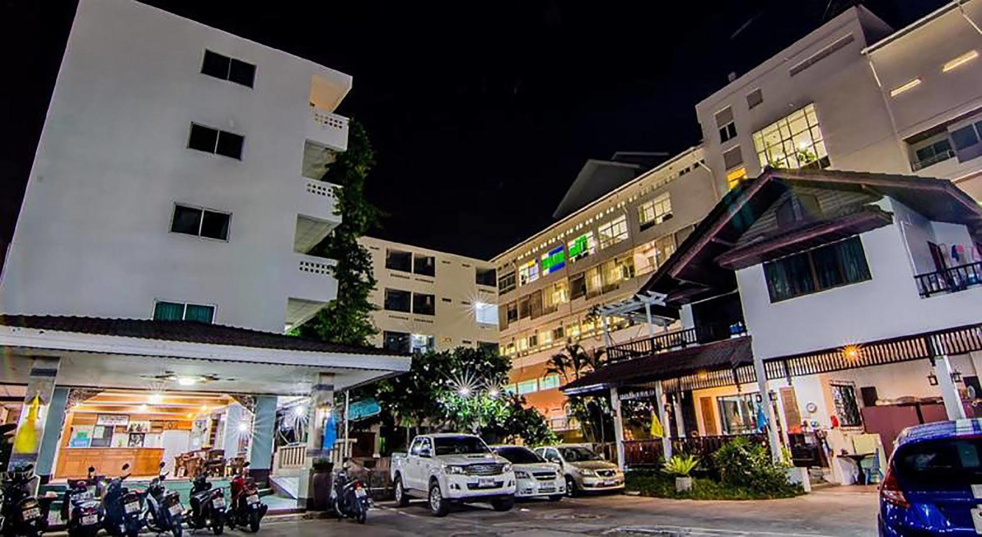 Hotel Sutus Court 4 Pattaya Zewnętrze zdjęcie
