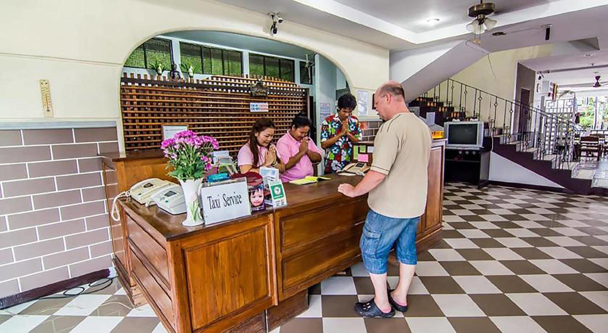 Hotel Sutus Court 4 Pattaya Zewnętrze zdjęcie