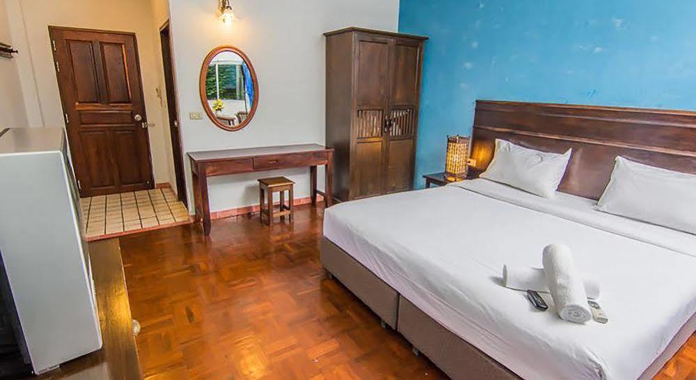 Hotel Sutus Court 4 Pattaya Zewnętrze zdjęcie
