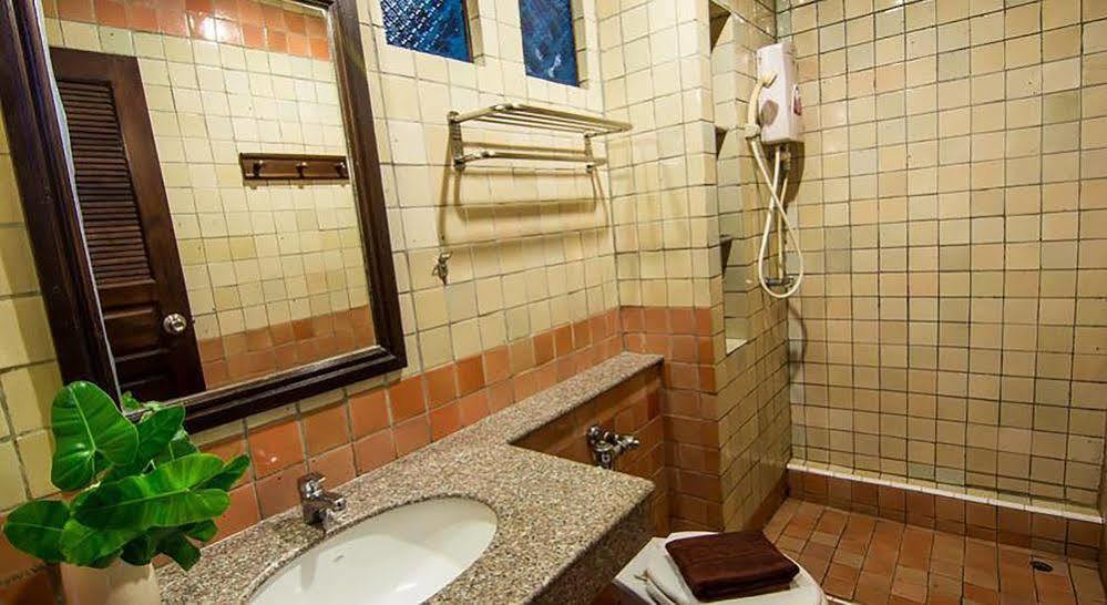 Hotel Sutus Court 4 Pattaya Zewnętrze zdjęcie